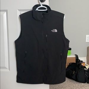 Men’s North Face vest